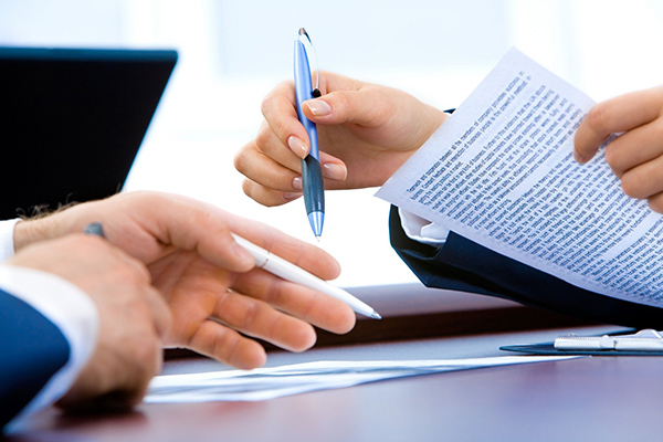 Échange autour de documents administratifs